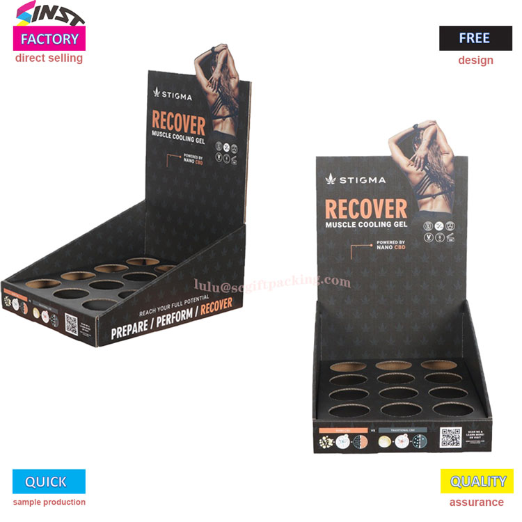 Sportgesundheitsprodukte auf dem Tisch liegen unordentlich und unauffällig?