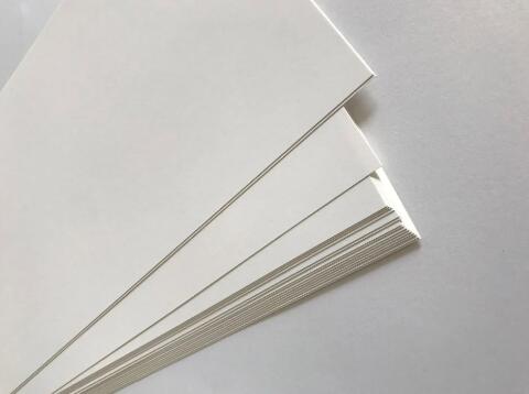 ​Der Unterschied zwischen weißem Karton und weißem Kraftpapier
